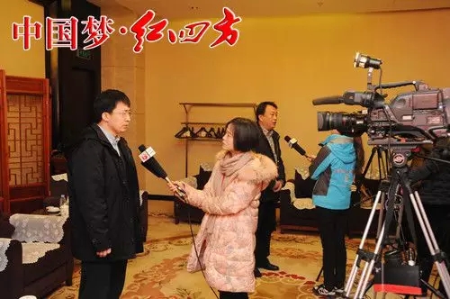 媒體爭相采訪 媒體爭相采訪