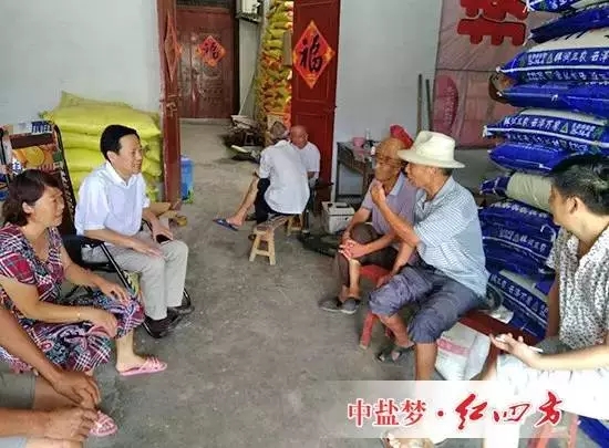 走訪市場時，偶遇當(dāng)?shù)胤N田大戶，原來，他們都是紅四方老客戶。