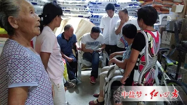 如果要好好捋一捋他與紅四方的“緣分”，沒有一壺酒，恐怕沒法“把好故事說完”。